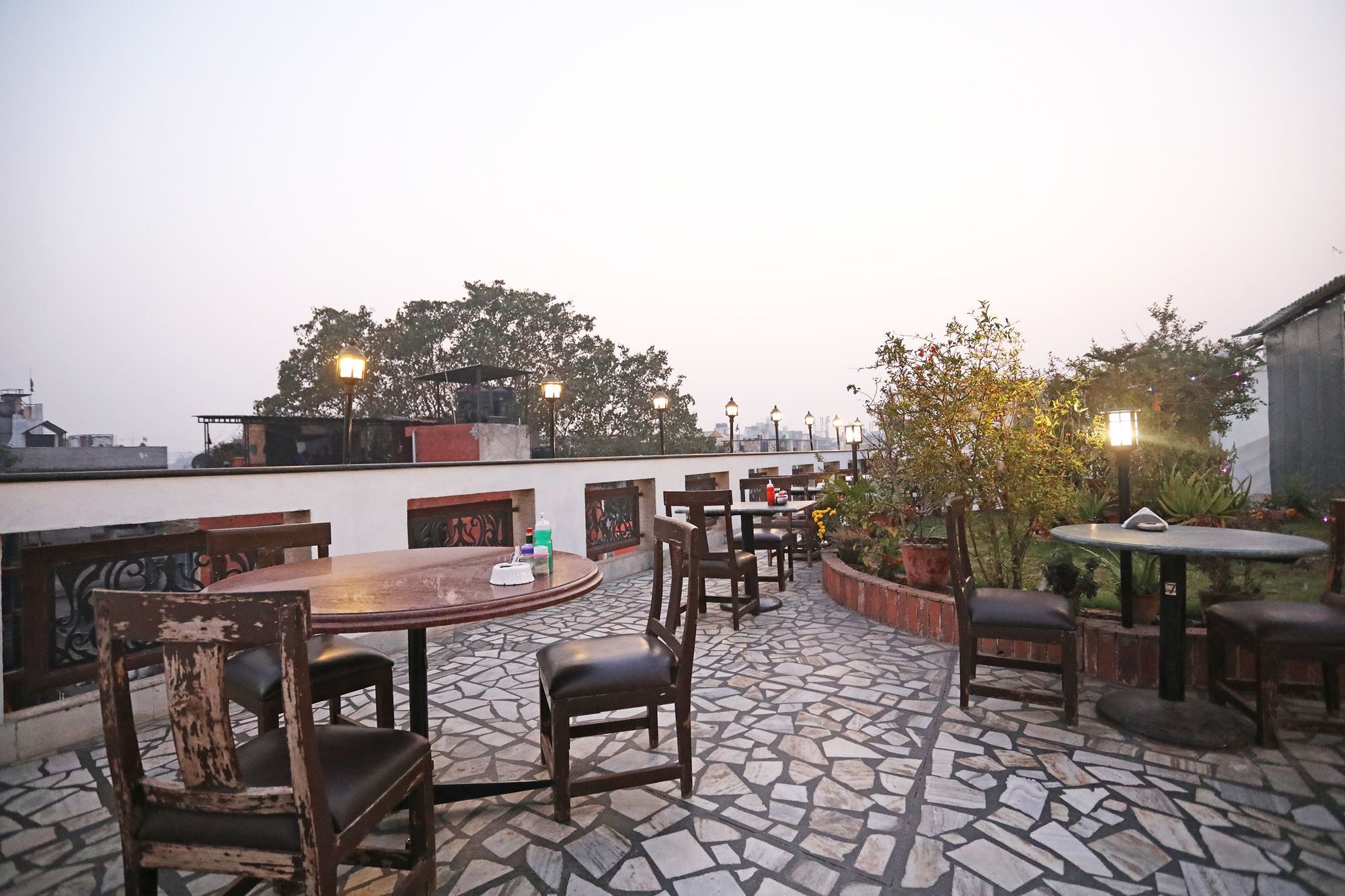 Capital O 10750 Hotel Vivek Neu-Delhi Exterior foto