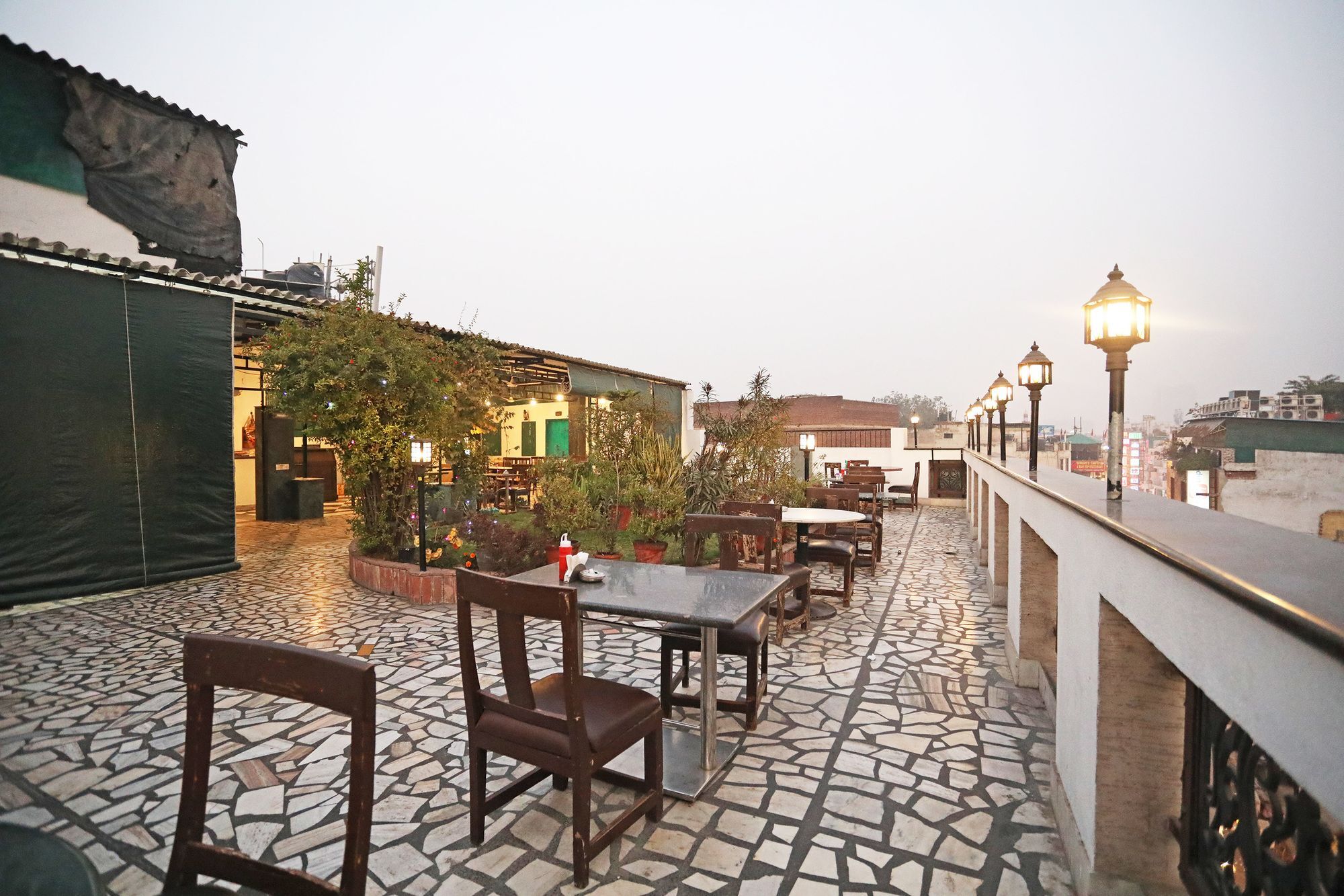 Capital O 10750 Hotel Vivek Neu-Delhi Exterior foto