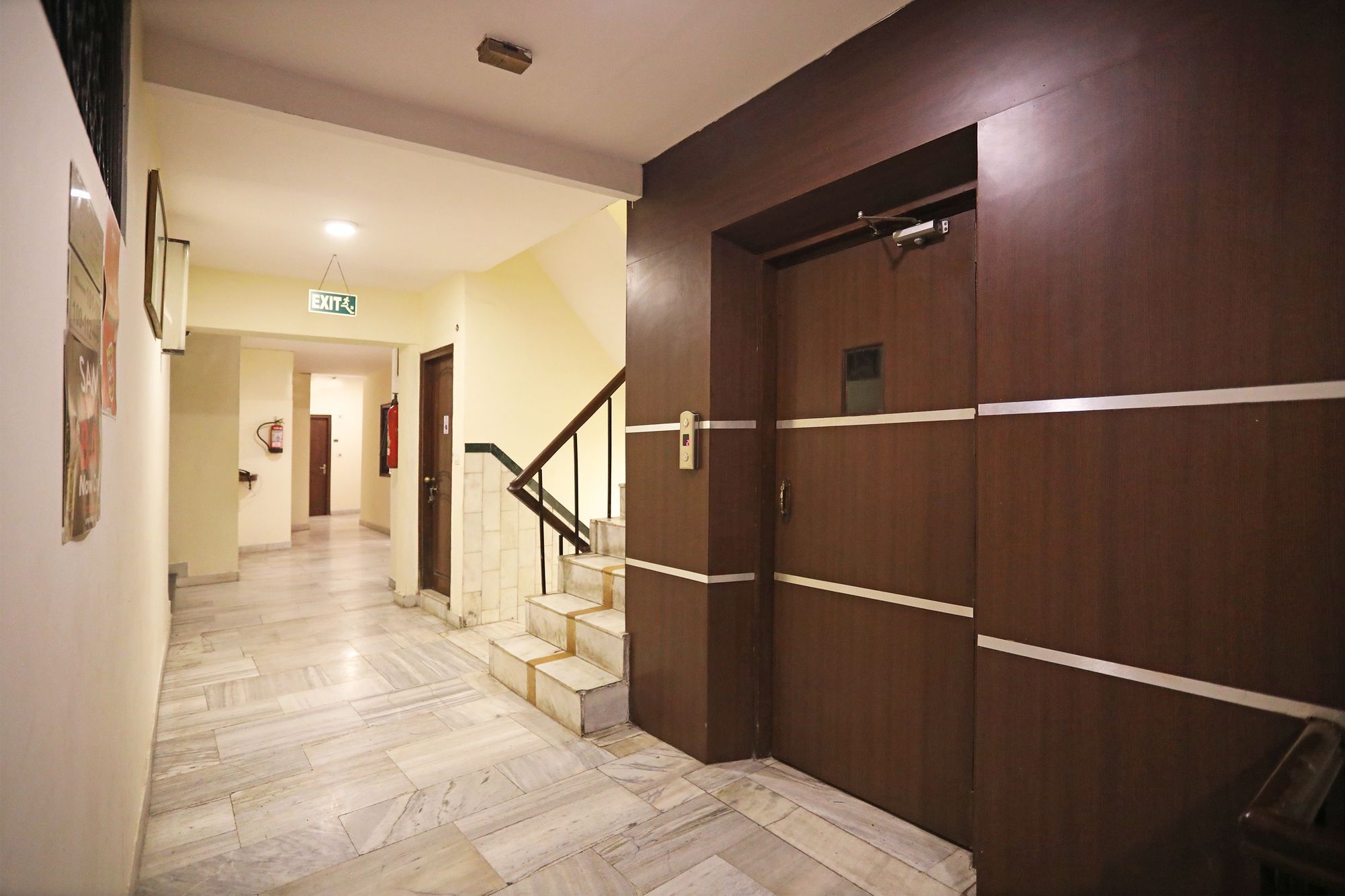 Capital O 10750 Hotel Vivek Neu-Delhi Exterior foto